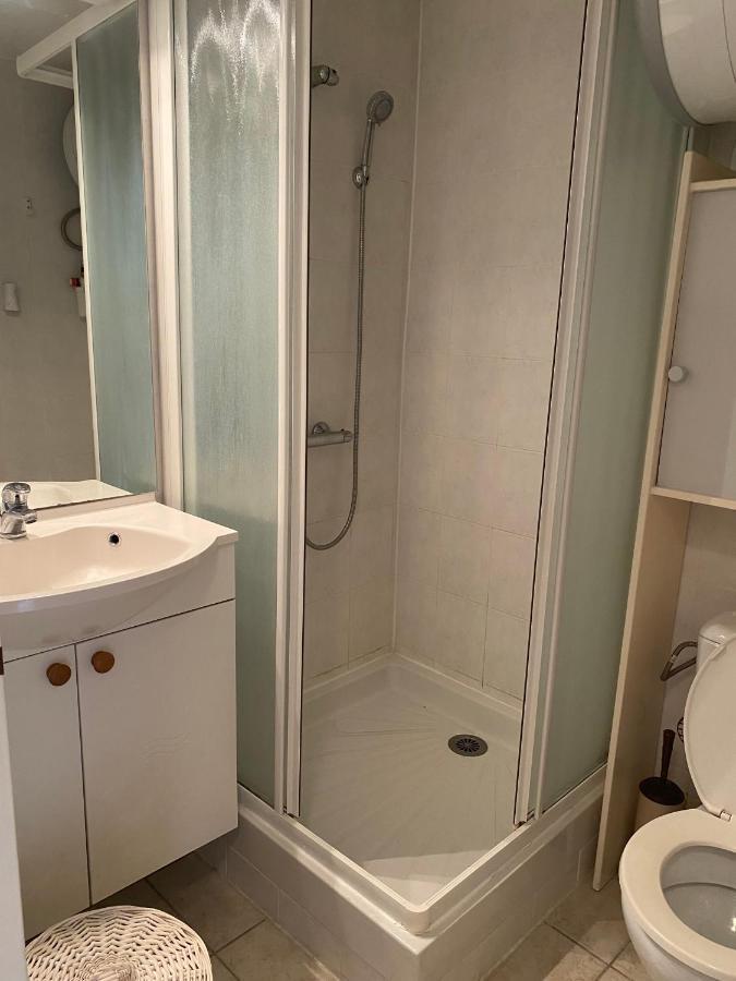 Joli Appartement Mezzanine Avec Parking La Roquille 阿格德 外观 照片
